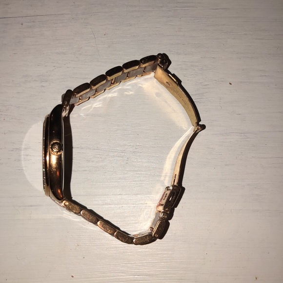 Michael Kors rose gold watch. - Picture 2 of 4